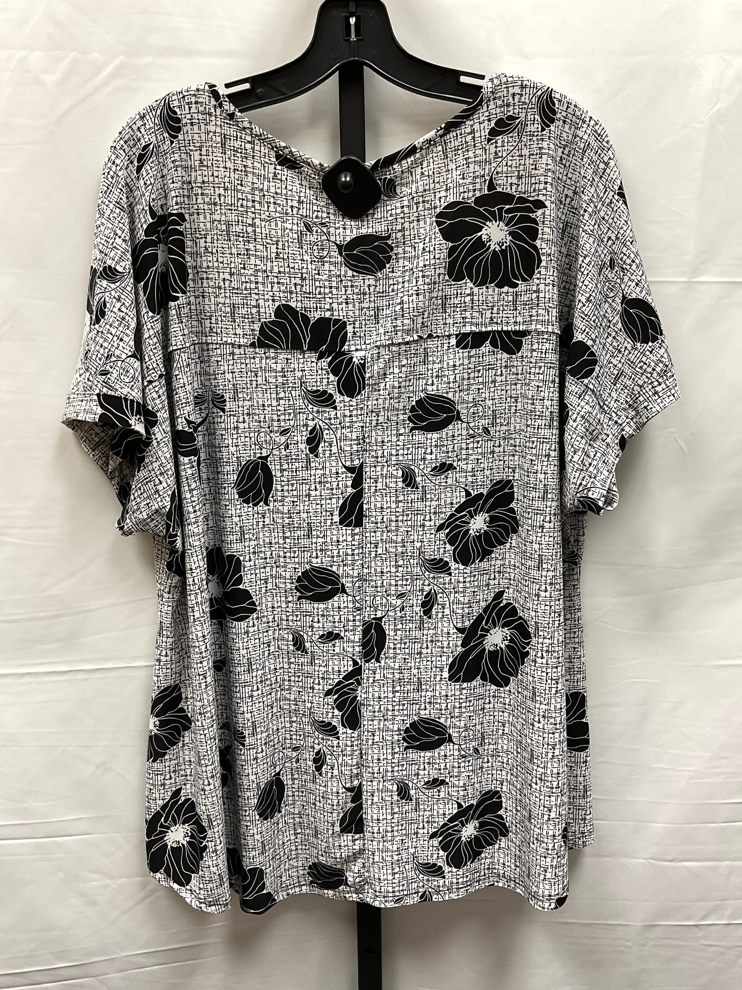 Black & White Top Short Sleeve Cocomo, Size 2x