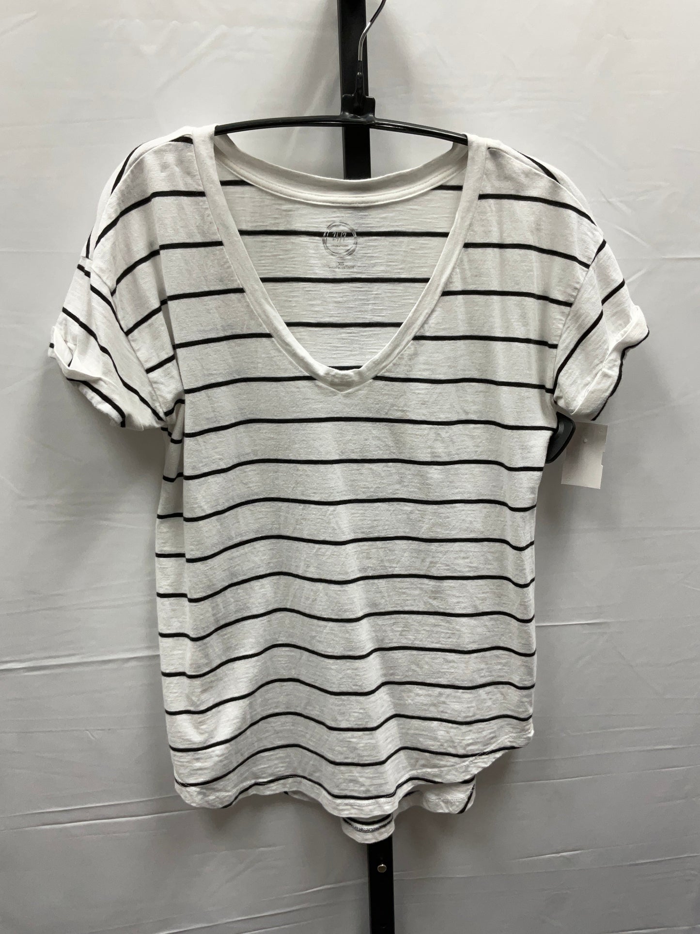 Top Short Sleeve Basic By Maurices  Size: Xs