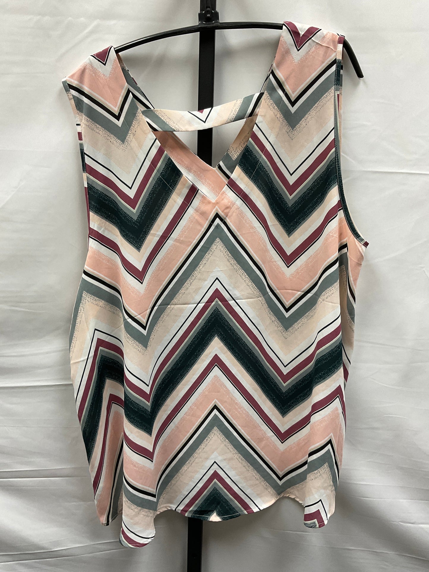 Multi-colored Top Sleeveless Maurices, Size 1x