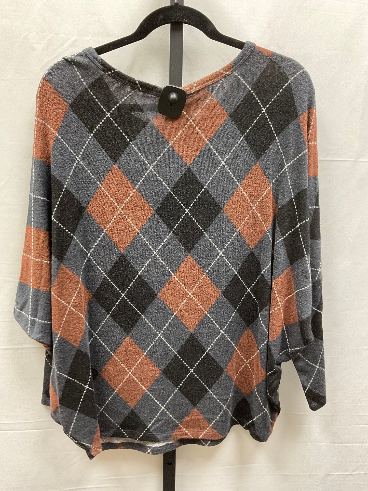 Top Long Sleeve By Maurices In Plaid Pattern, Size: M