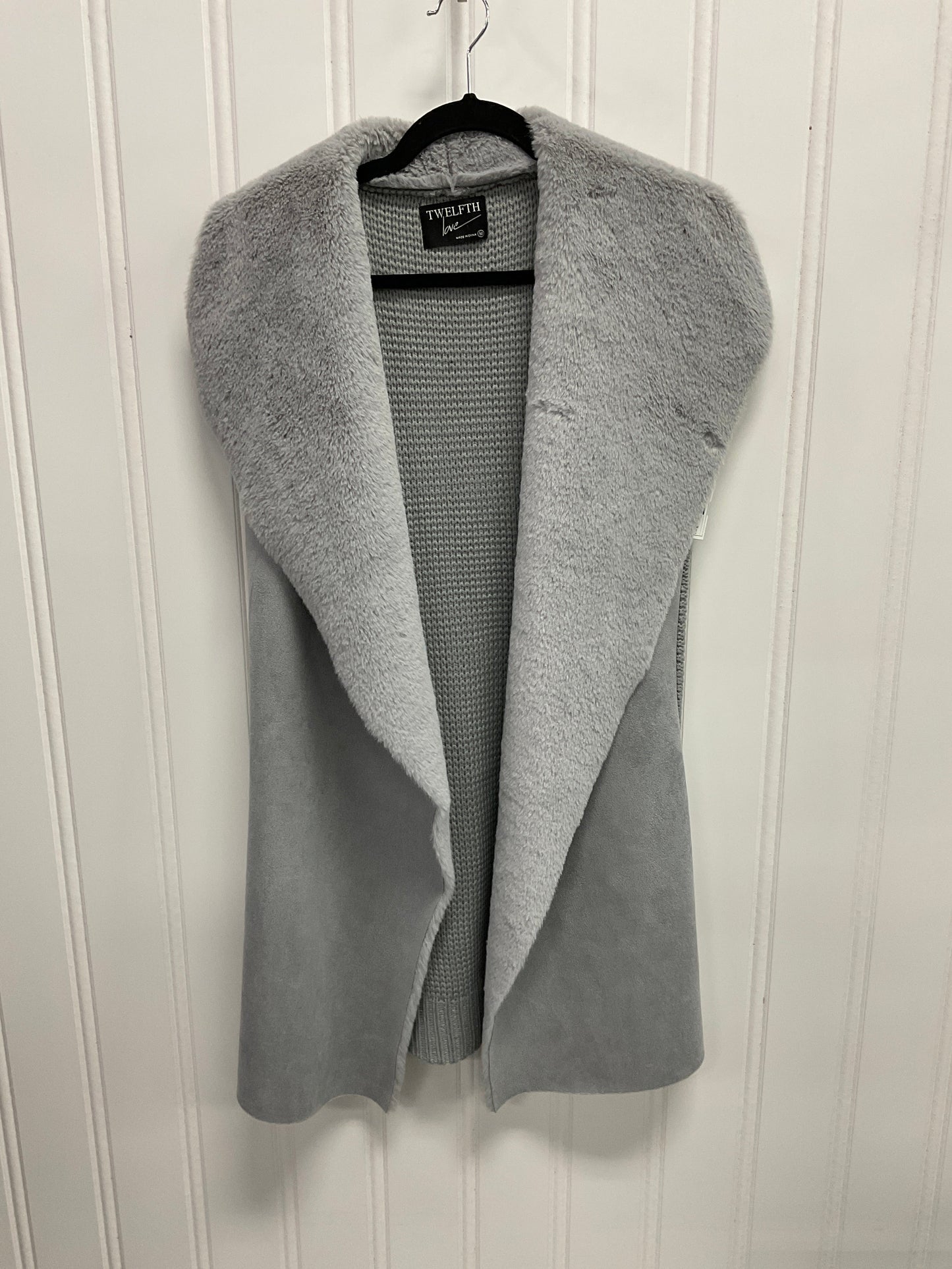 Vest Faux Fur & Sherpa By Clothes Mentor In Grey, Size: M