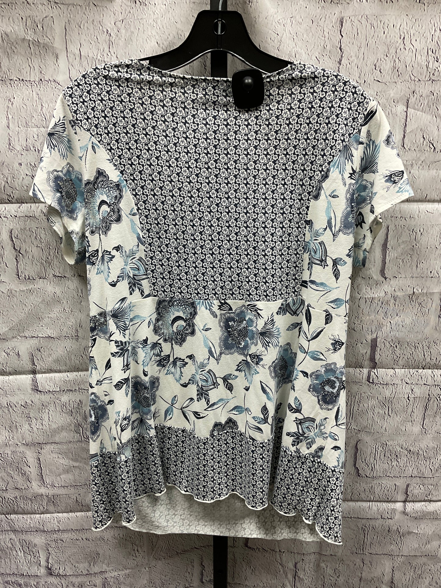 Top Short Sleeve By Liz And Co  Size: 1x