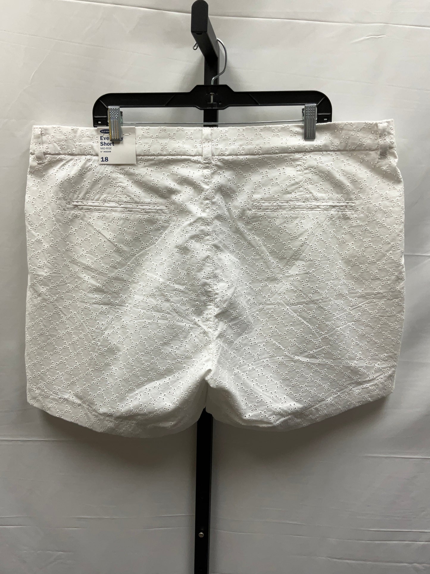 White Shorts Old Navy, Size 18