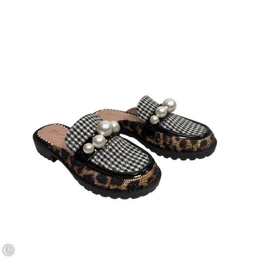 Shoes Flats By Betsey Johnson In Multi-colored, Size: 6.5