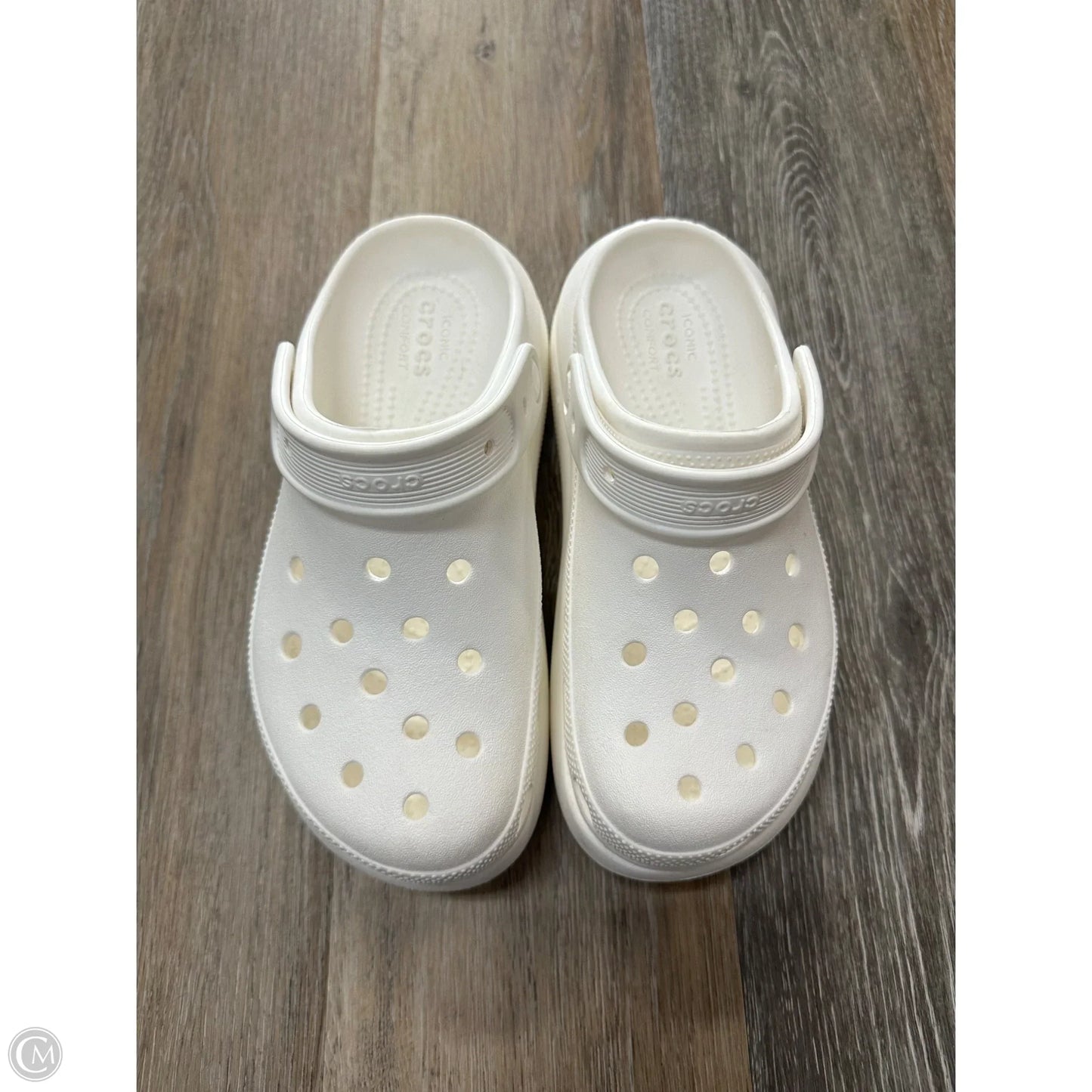 Shoes Flats By Crocs In White, Size: 6