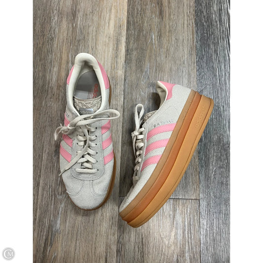 Shoes Sneakers By Adidas In Tan, Size: 7
