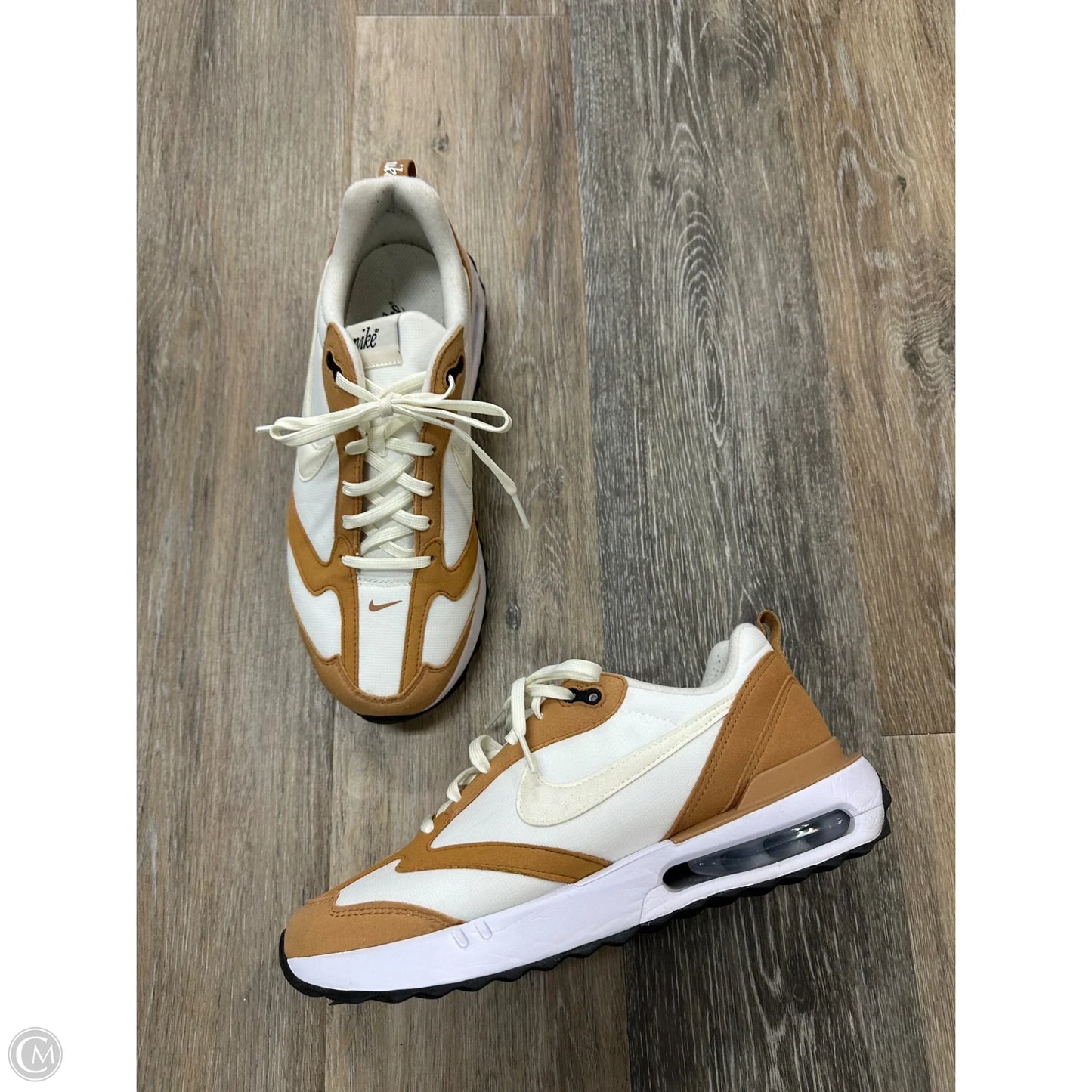 Shoes Athletic By Nike In Tan & White, Size: 9.5