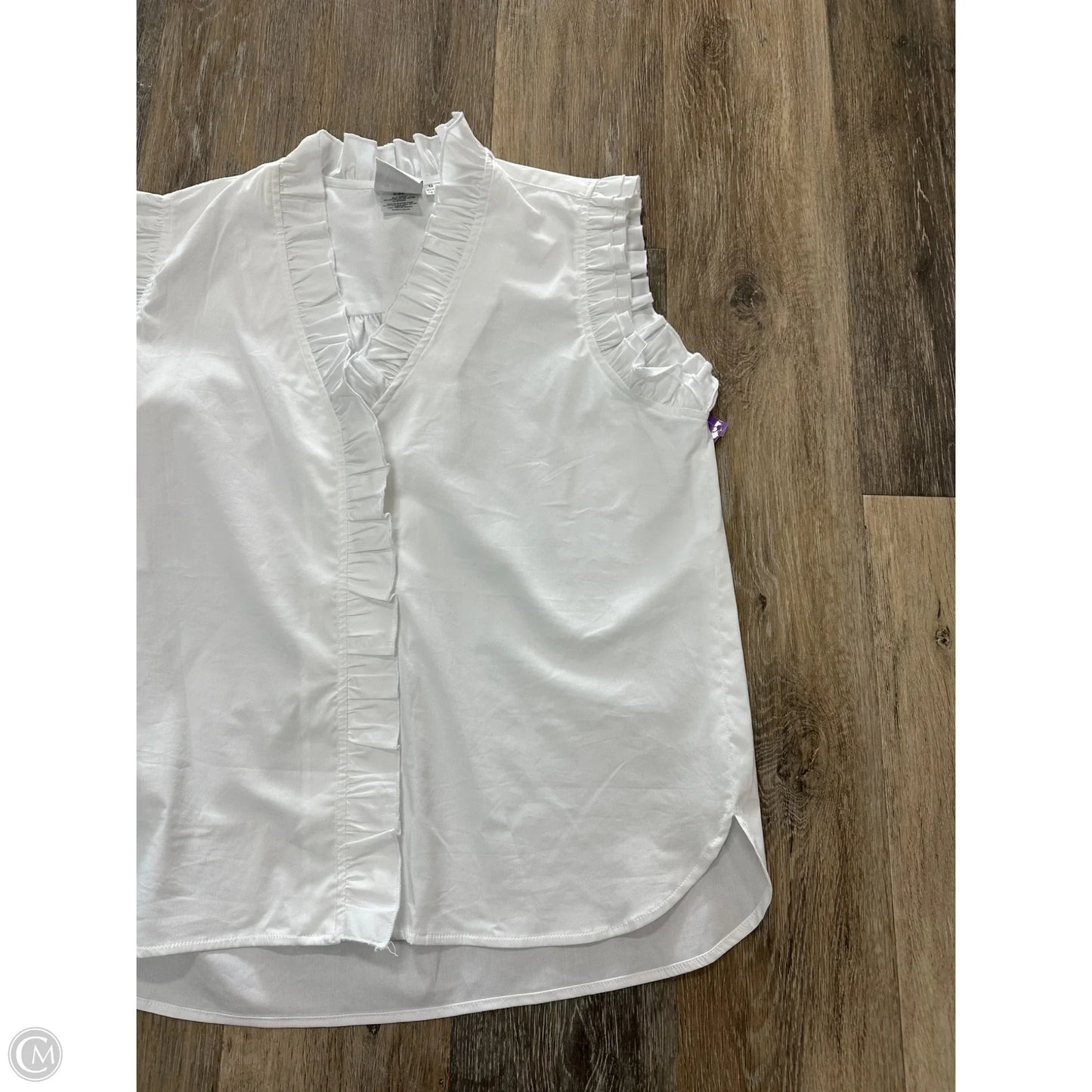 Top Sleeveless By Finley In White, Size: M