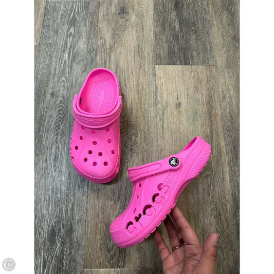 Shoes Flats By Crocs In Pink, Size: 7