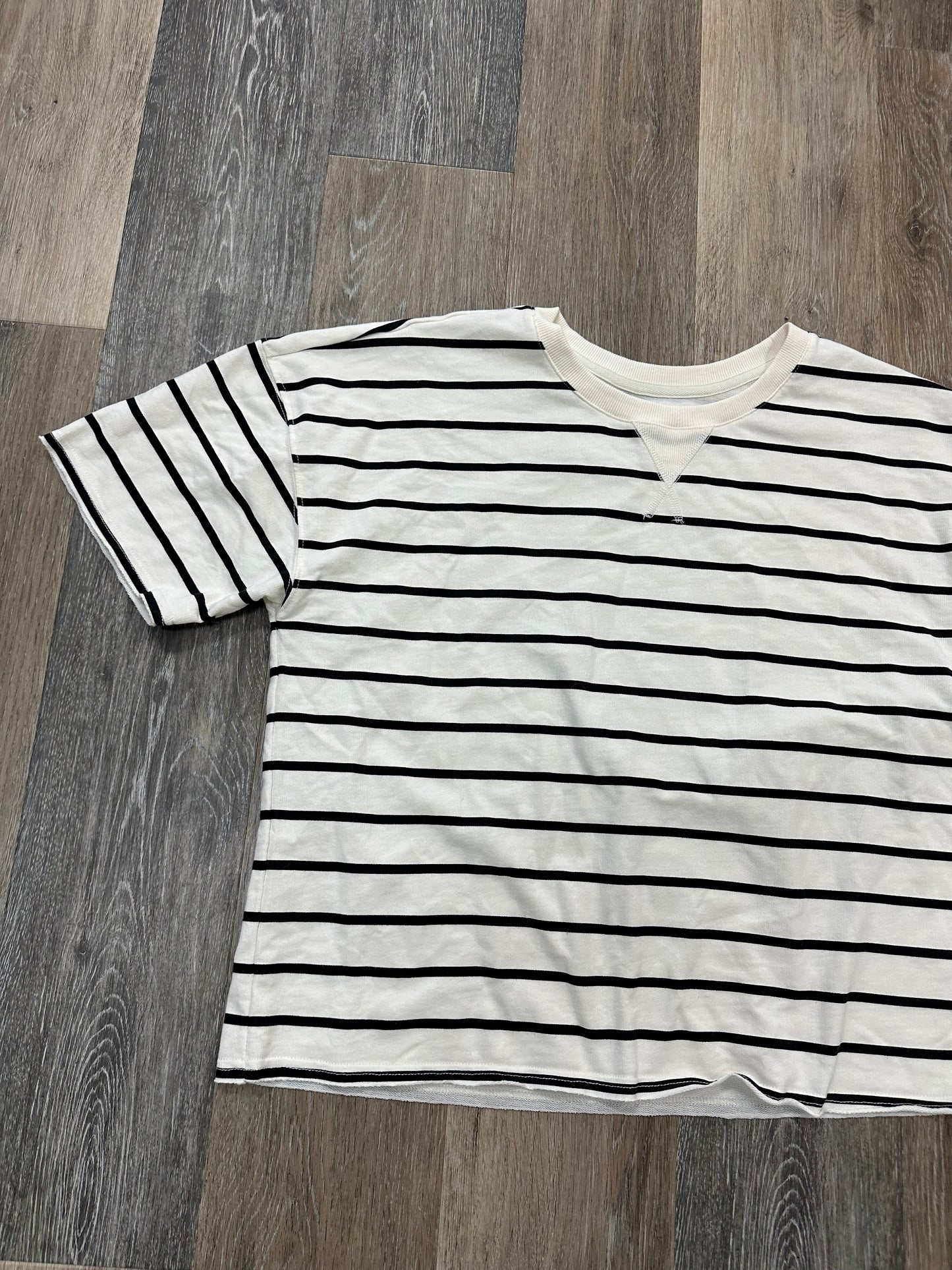 Striped Pattern Top Short Sleeve Thread And Supply, Size L