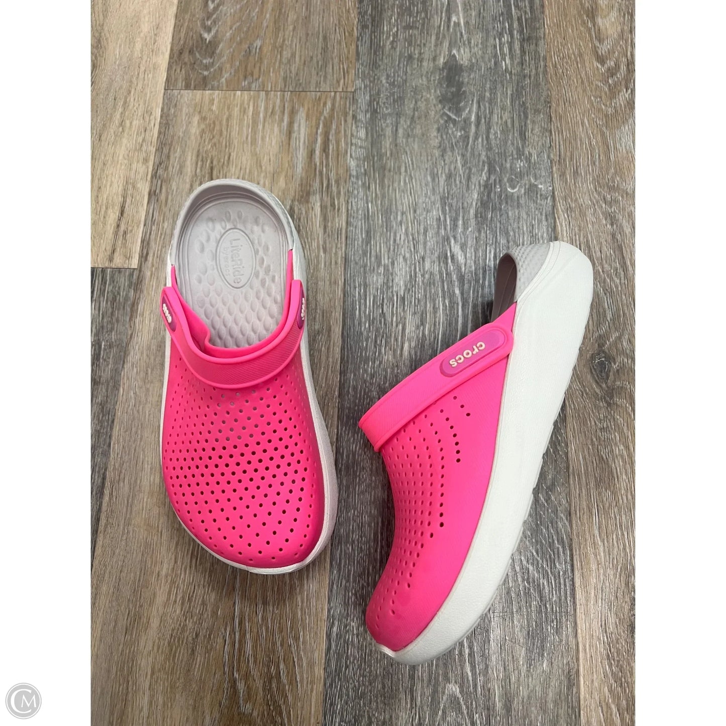 Shoes Flats By Crocs In Pink, Size: 7
