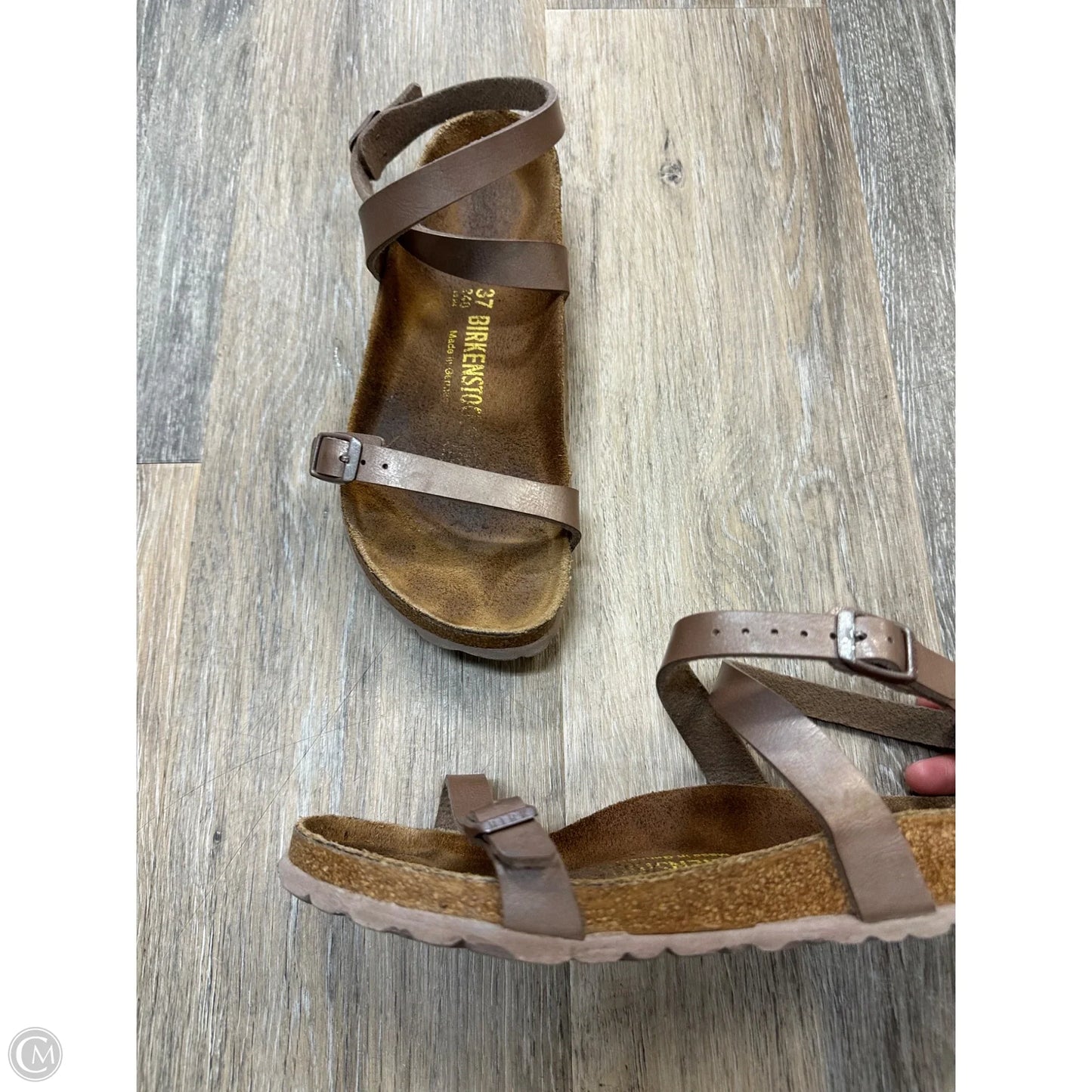 Sandals Flats By Birkenstock In Brown, Size: 6