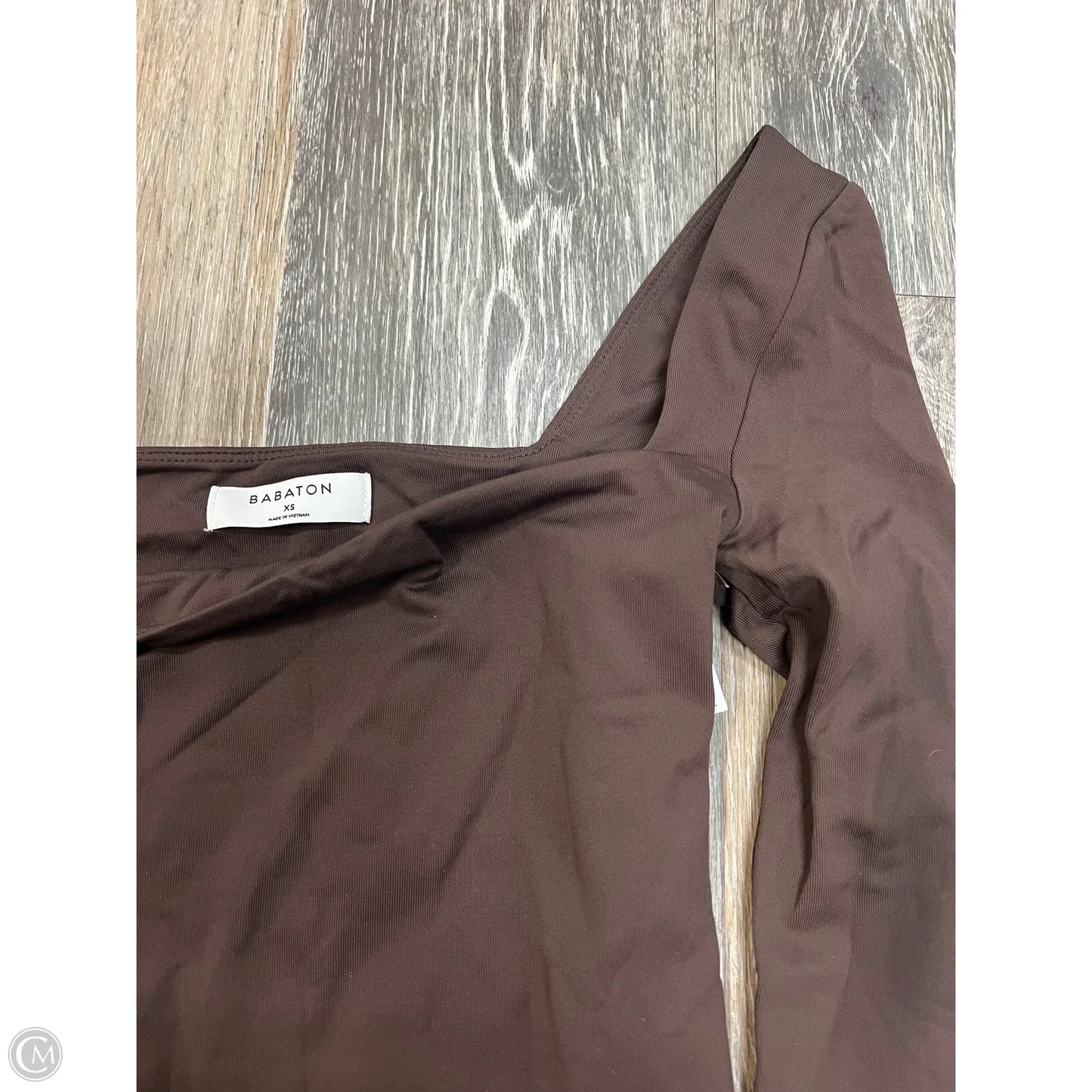 Top Long Sleeve By Babaton In Brown, Size: Xs