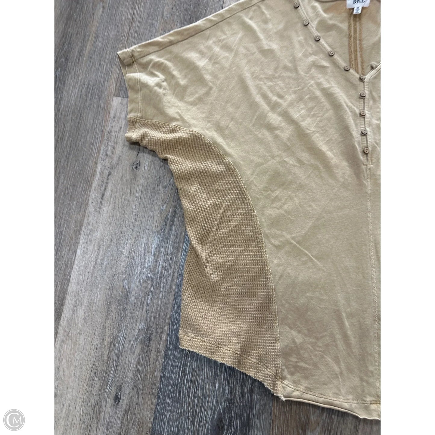 Top Short Sleeve By Bke In Tan, Size: M