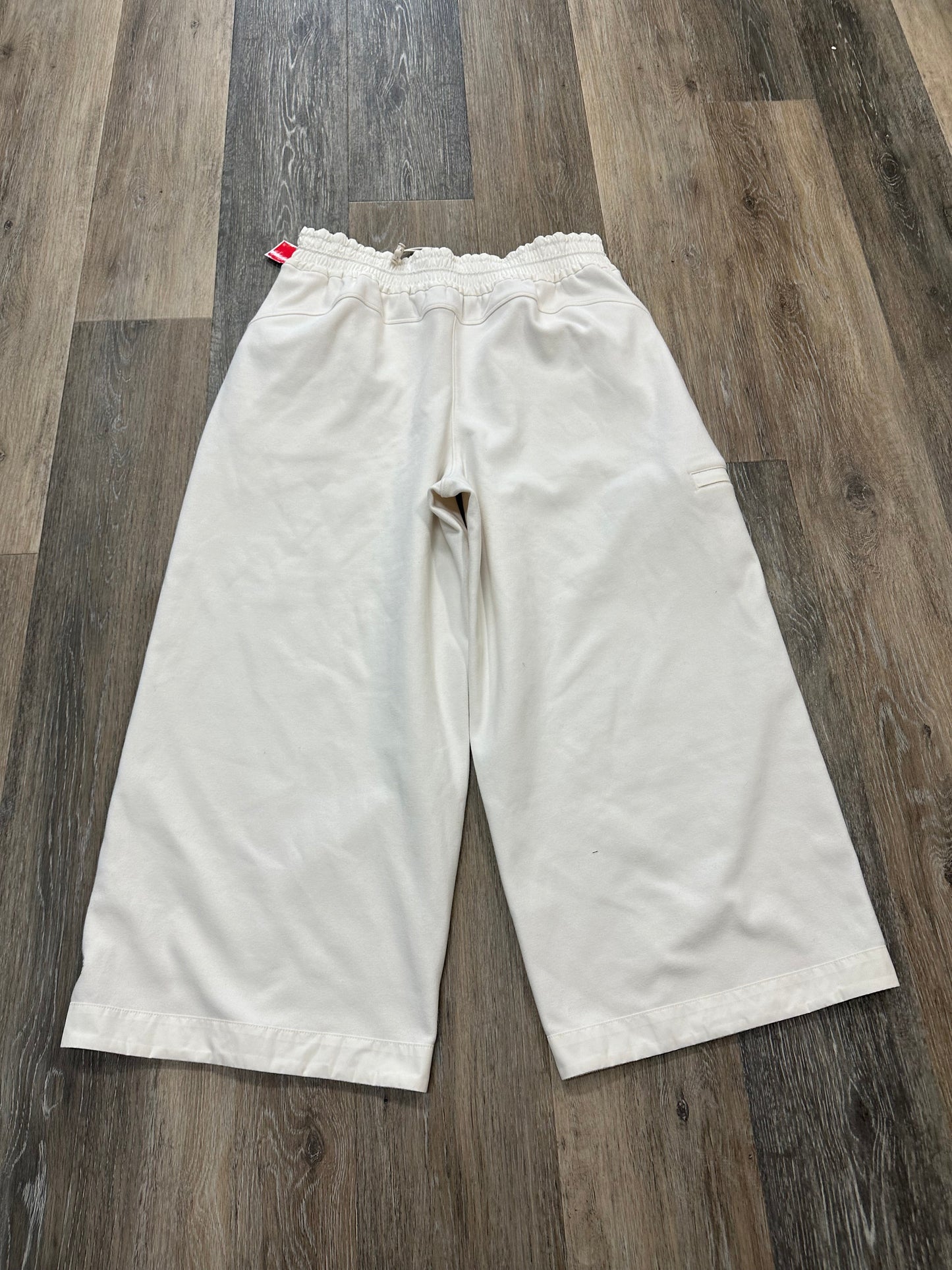 Cream Athletic Capris Athleta, Size M