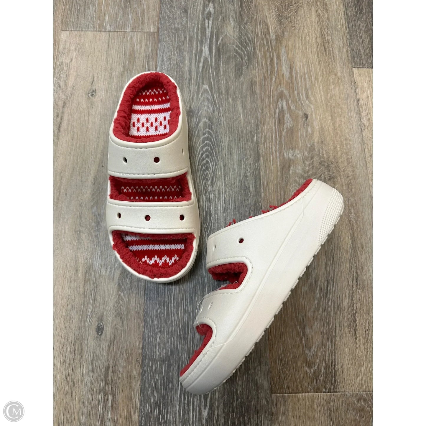 Sandals Flats By Crocs In White, Size: 8