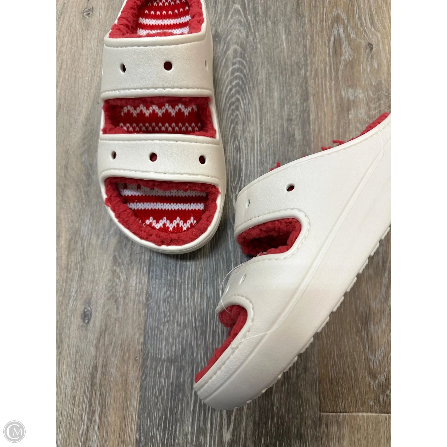 Sandals Flats By Crocs In White, Size: 8