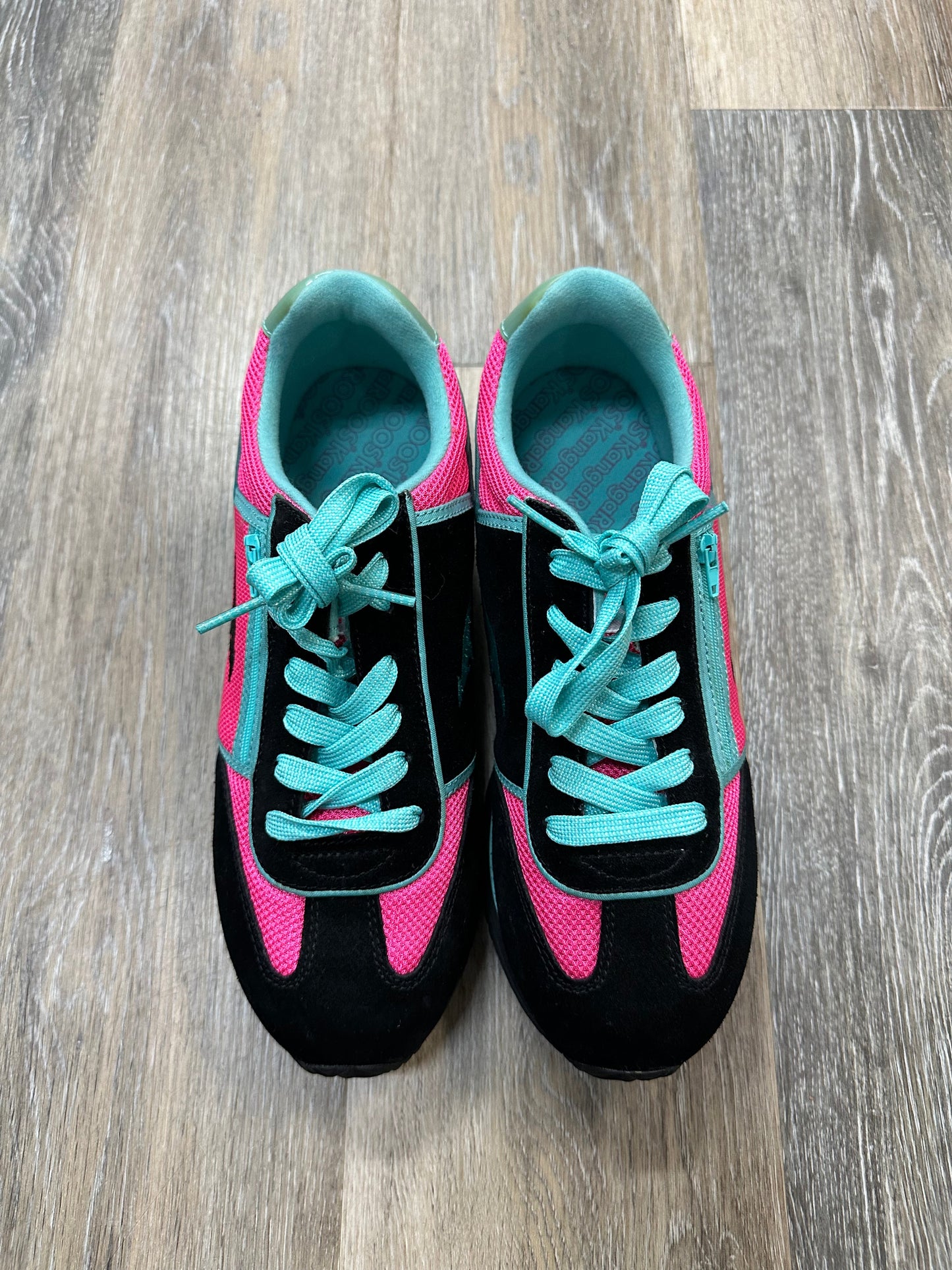 Shoes Sneakers By Kangaroos In Black & Pink, Size: 8.5