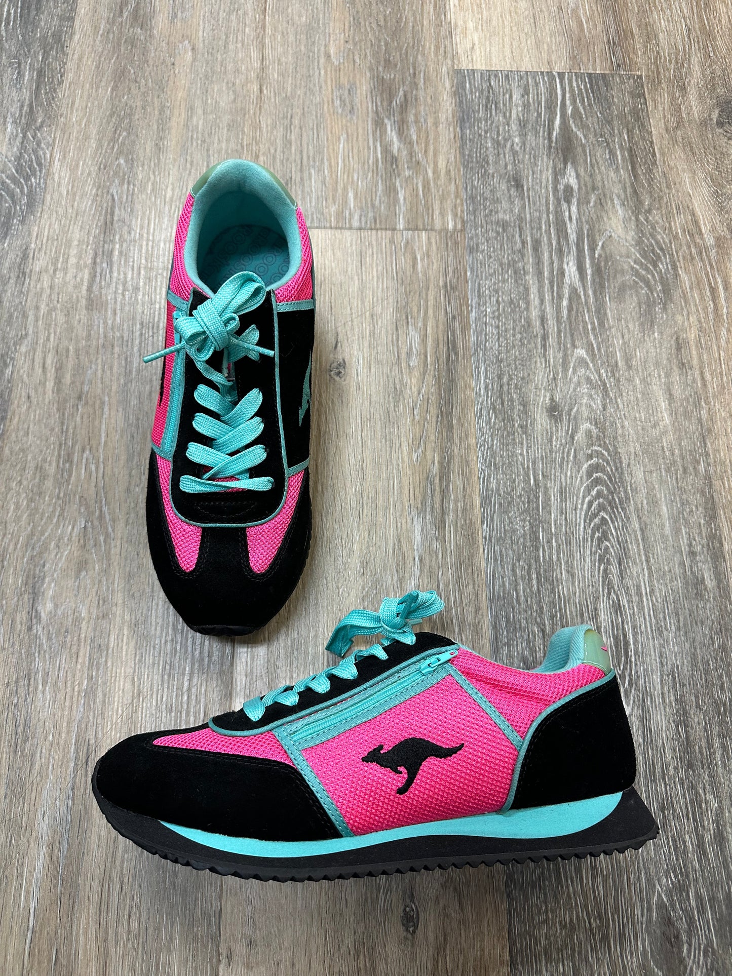 Shoes Sneakers By Kangaroos In Black & Pink, Size: 8.5