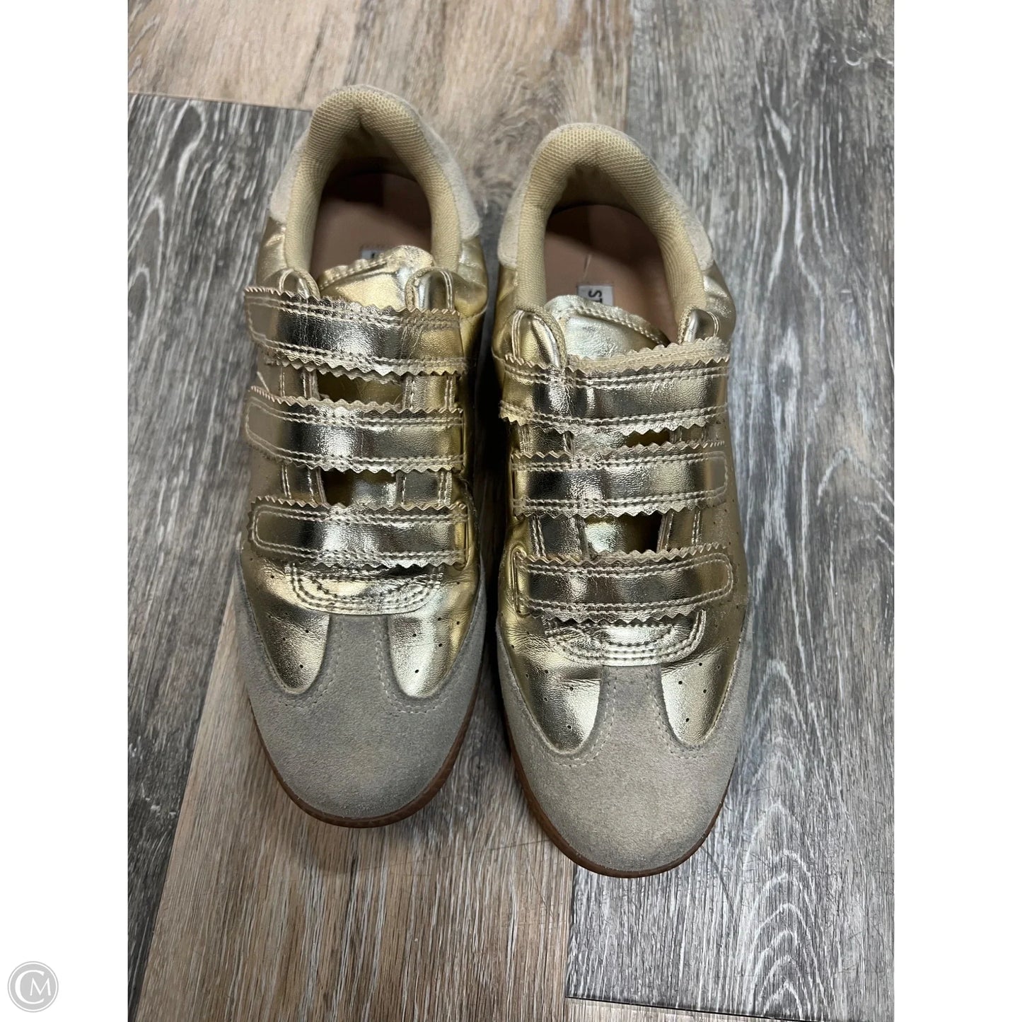 Shoes Sneakers By Steve Madden In Gold, Size: 10