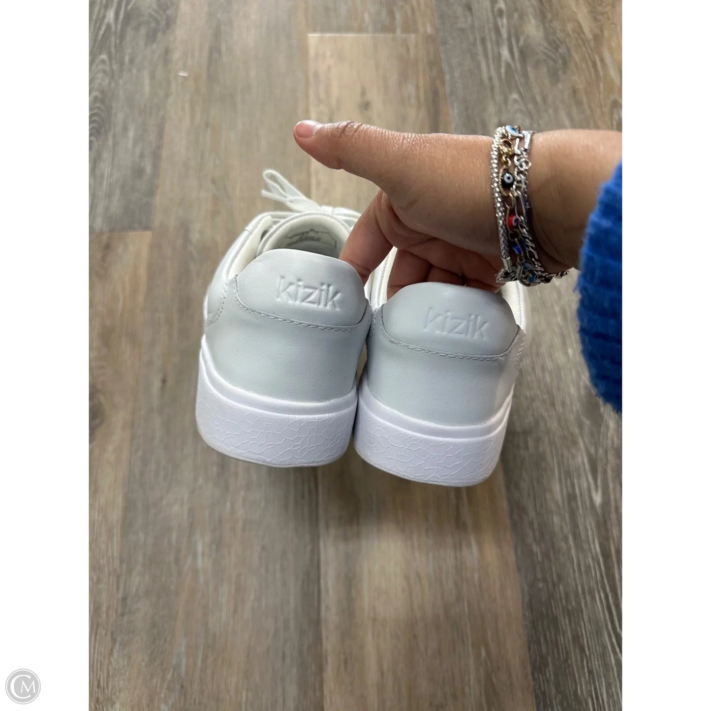 Shoes Sneakers By Kizik In White, Size: 9.5