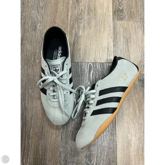 Shoes Sneakers By Adidas In Grey, Size: 7.5