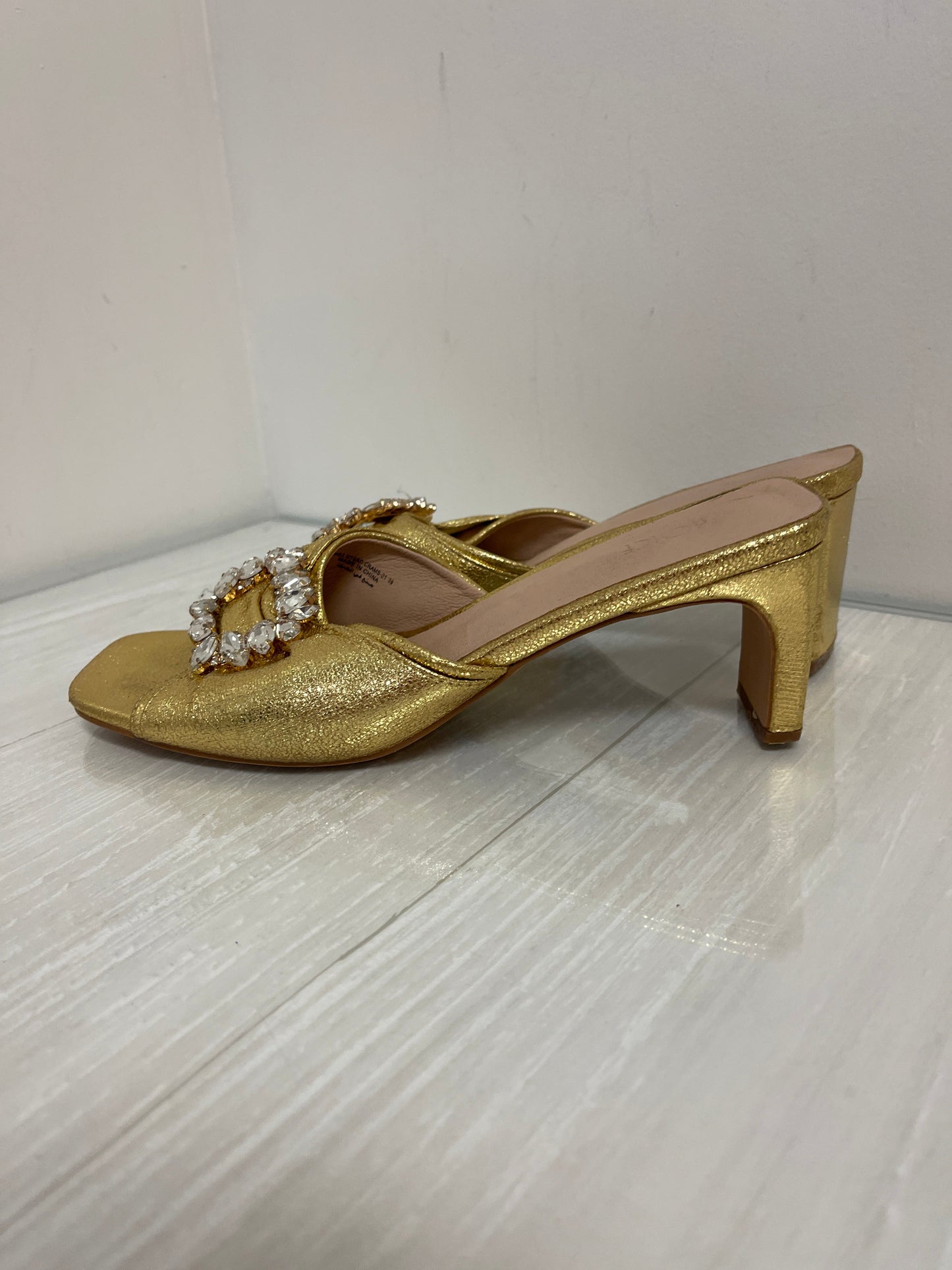 Sandals Heels Block By Clothes Mentor In Gold, Size: 8