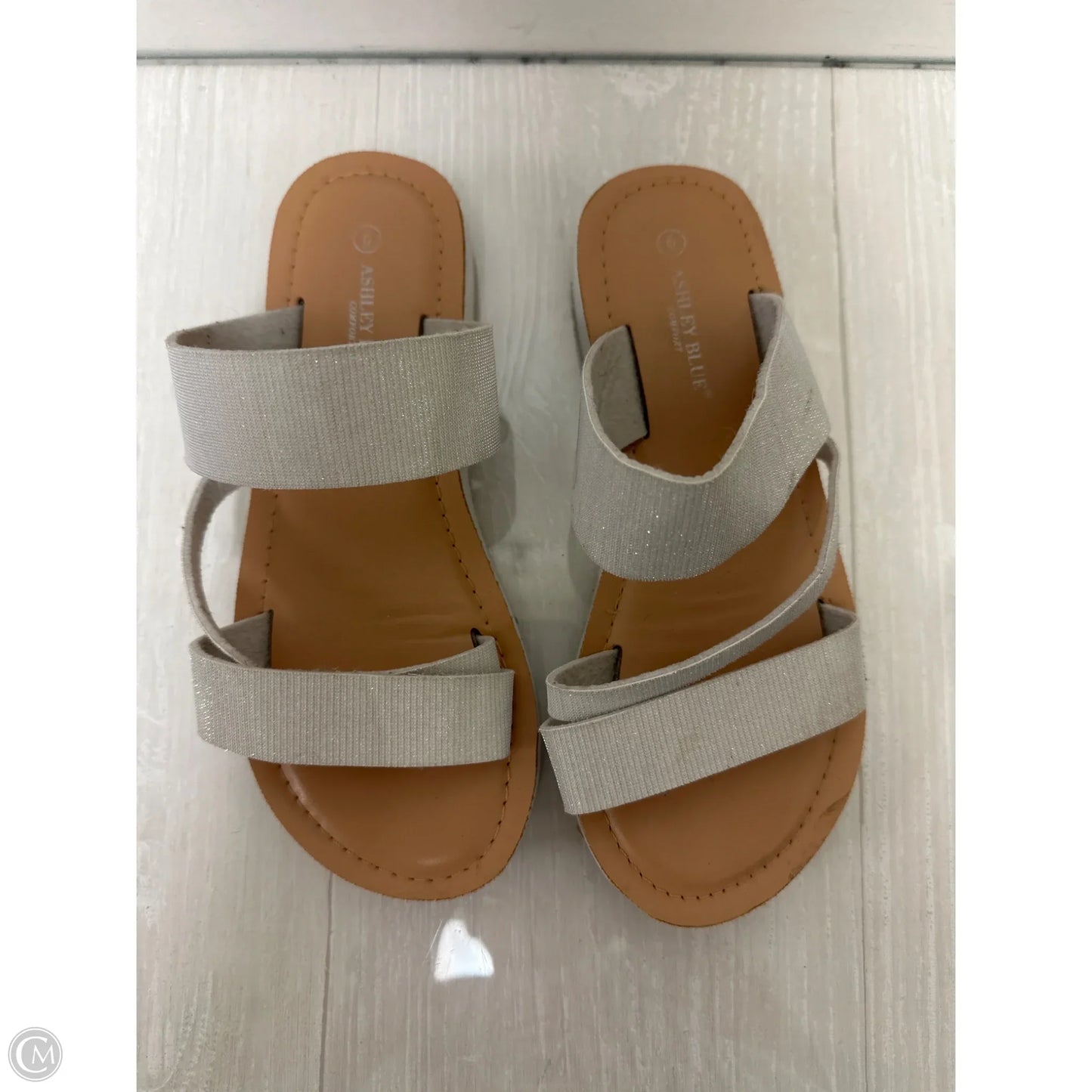 Sandals Flats By Clothes Mentor In White, Size: 6