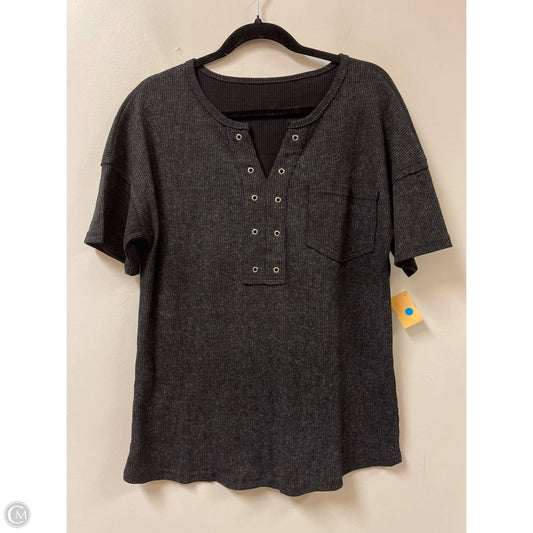 Top Short Sleeve By Clothes Mentor In Grey, Size: L