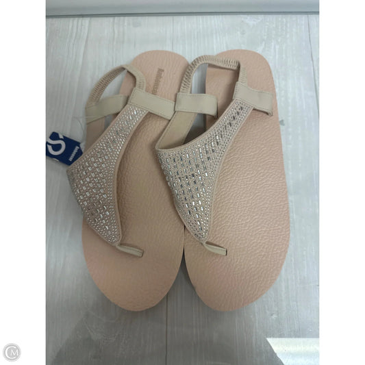 Sandals Flats By Clothes Mentor In Peach, Size: 10.5