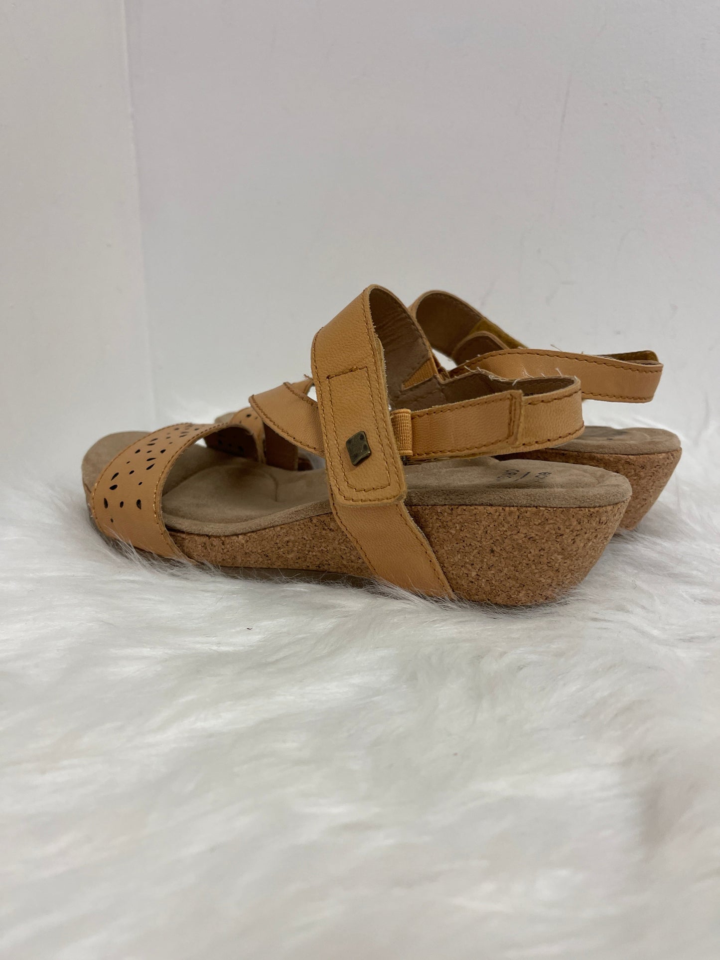 Tan Sandals Heels Wedge Earth, Size 7