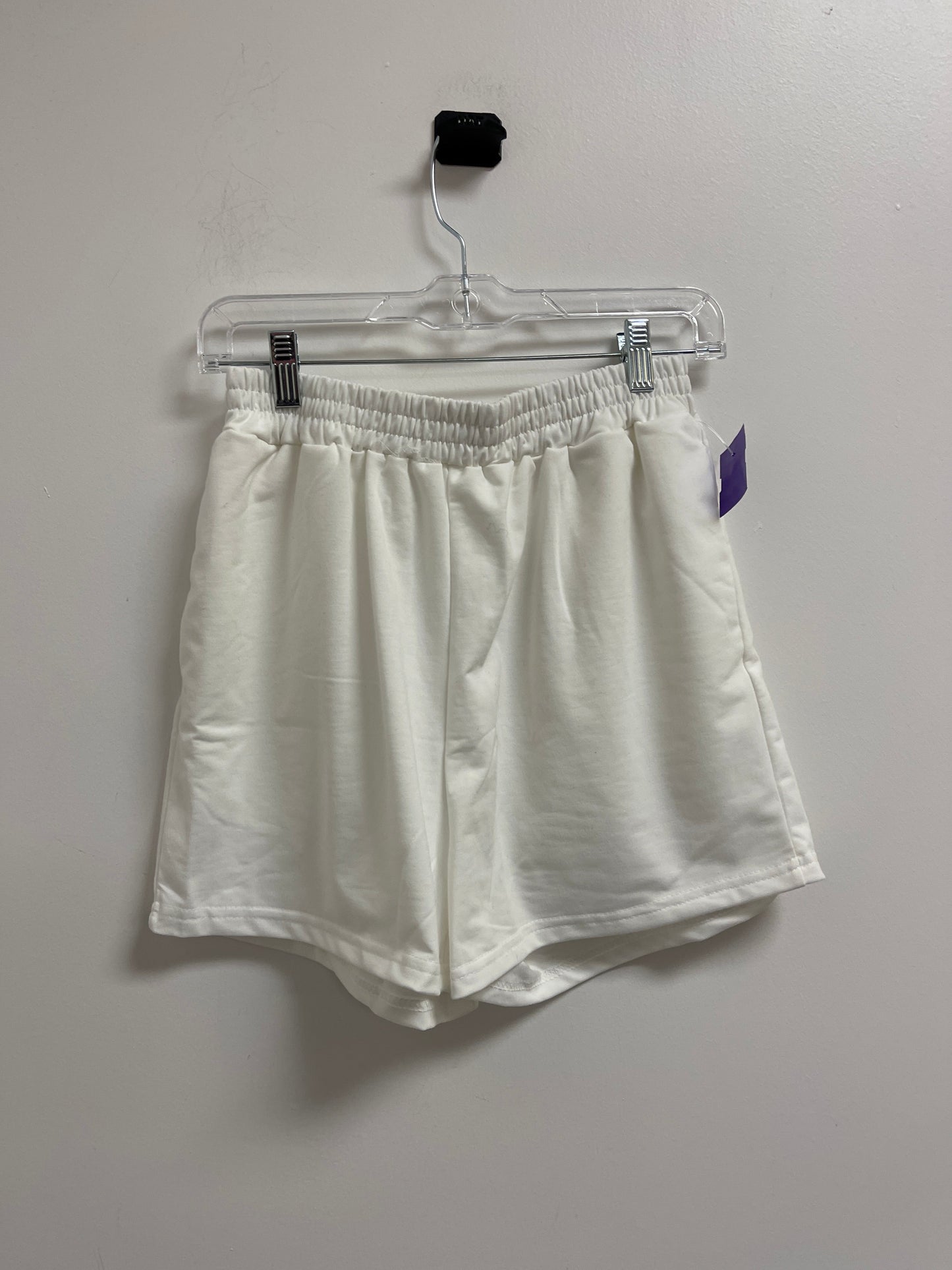 White Shorts Clothes Mentor, Size M
