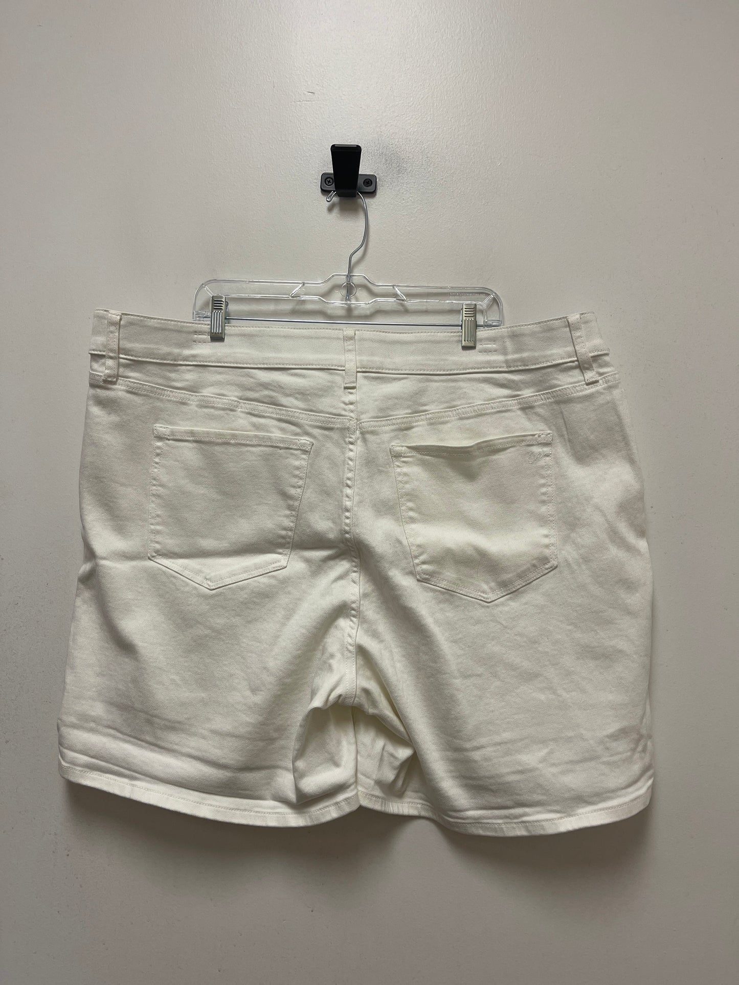 White Shorts America Rag, Size 22