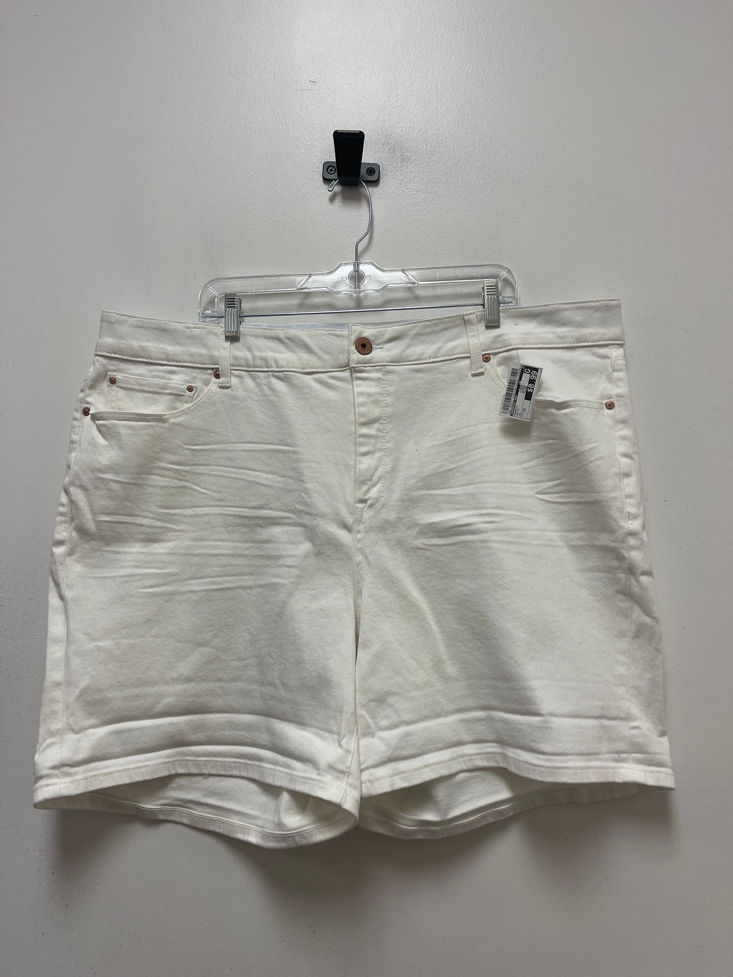 White Shorts America Rag, Size 22