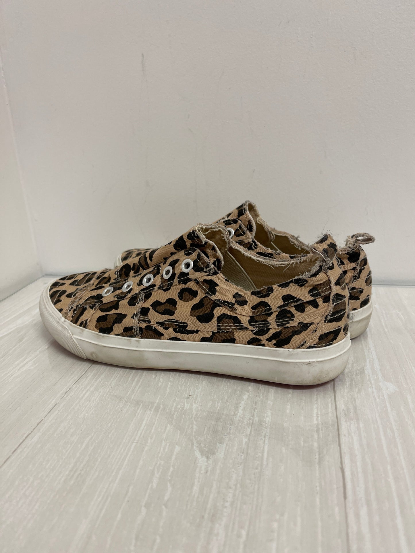 Shoes Sneakers By Corkys In Animal Print, Size: 7