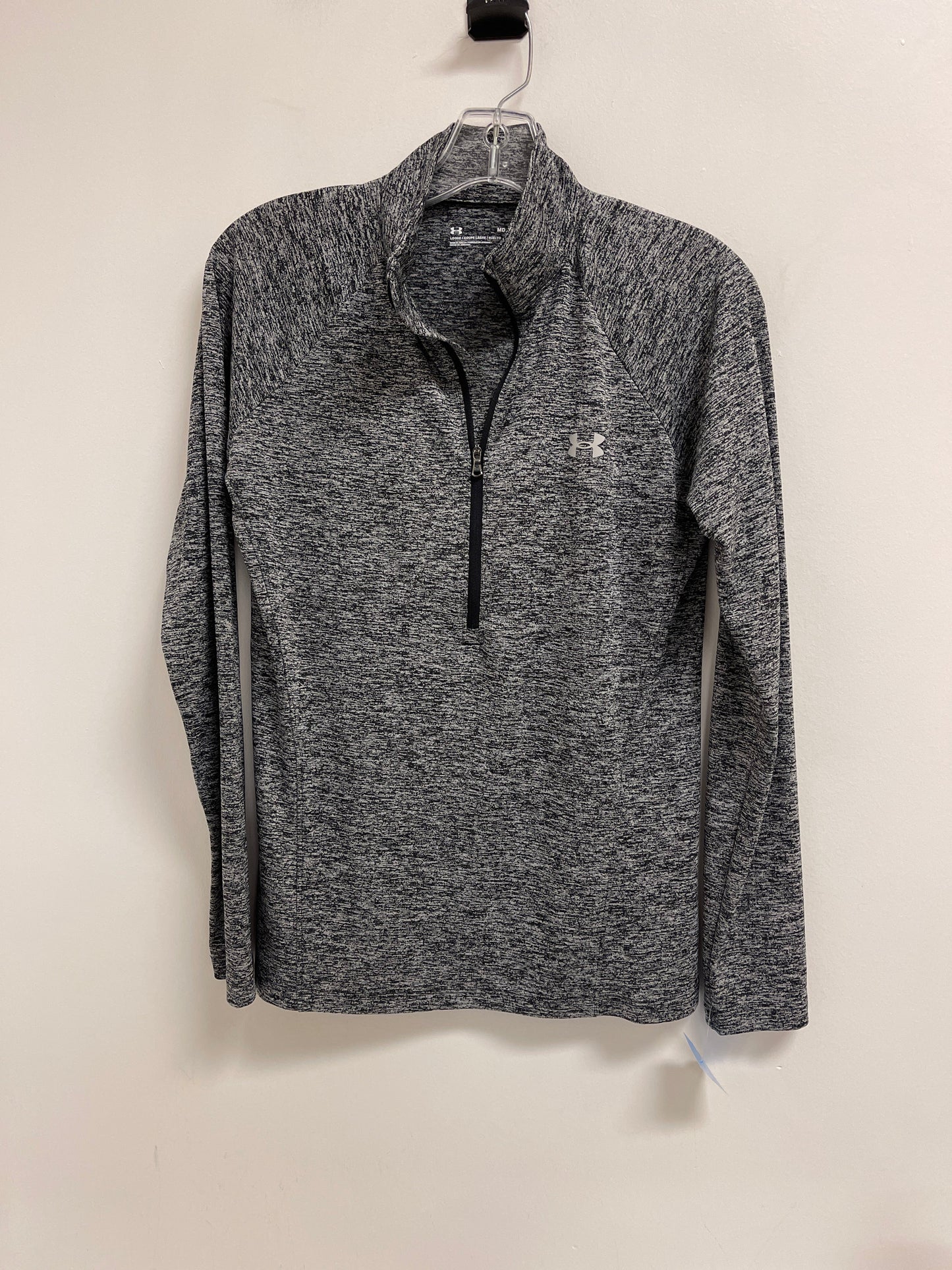 Athletic Top Long Sleeve Collar By Under Armour In Grey, Size: M