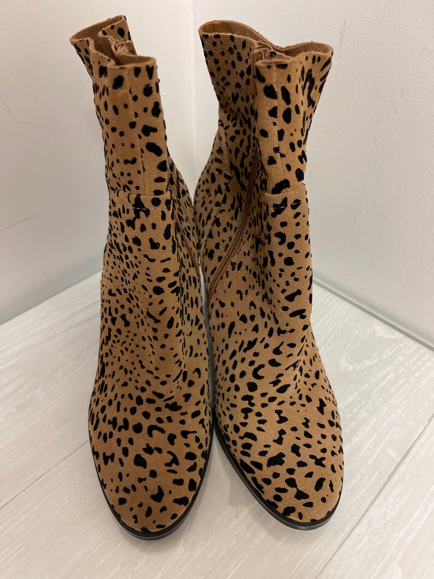 Boots Ankle Heels By Gibson And Latimer In Animal Print, Size: 10