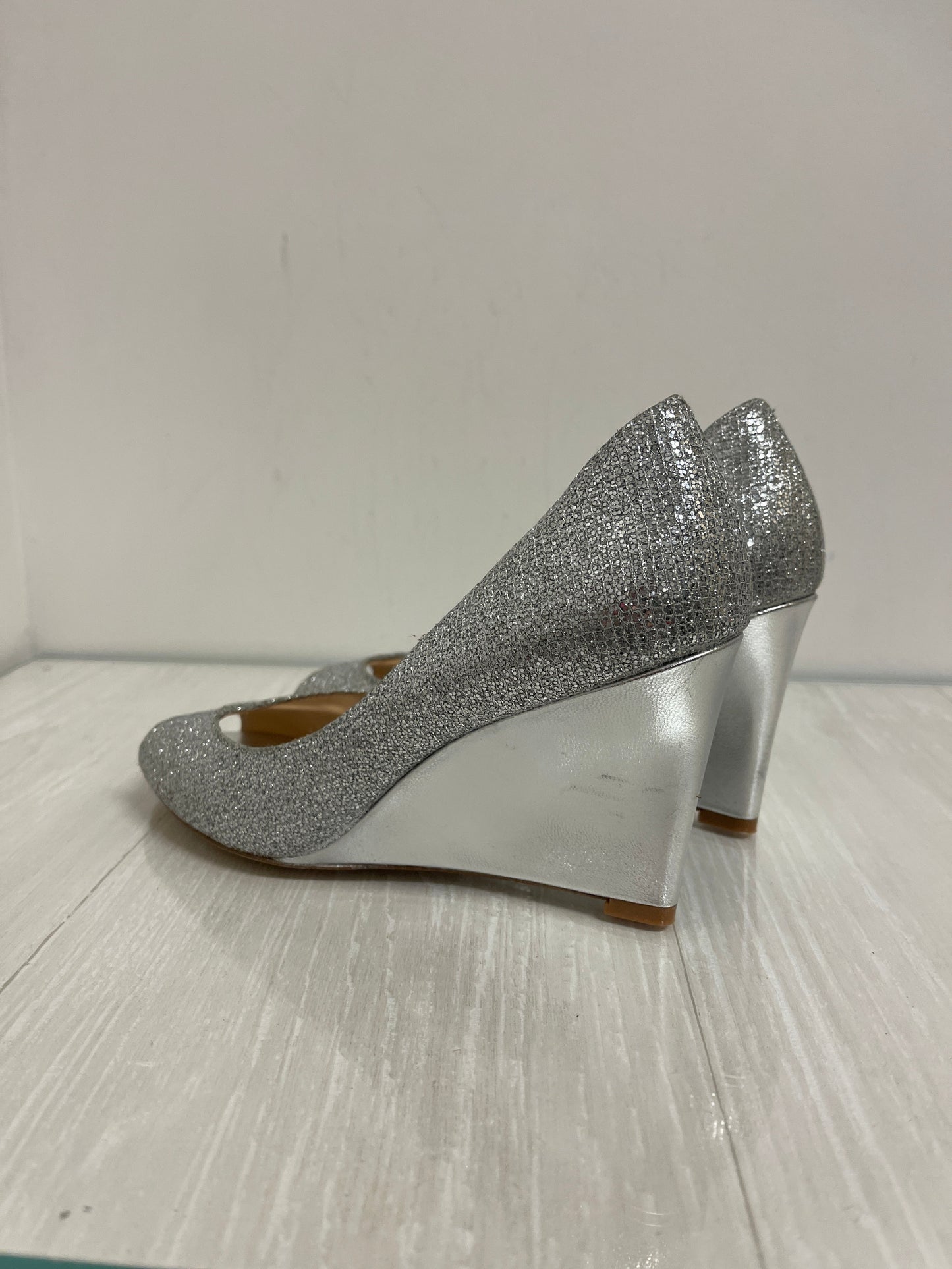 Shoes Heels Wedge By Badgley Mischka In Silver, Size: 7.5