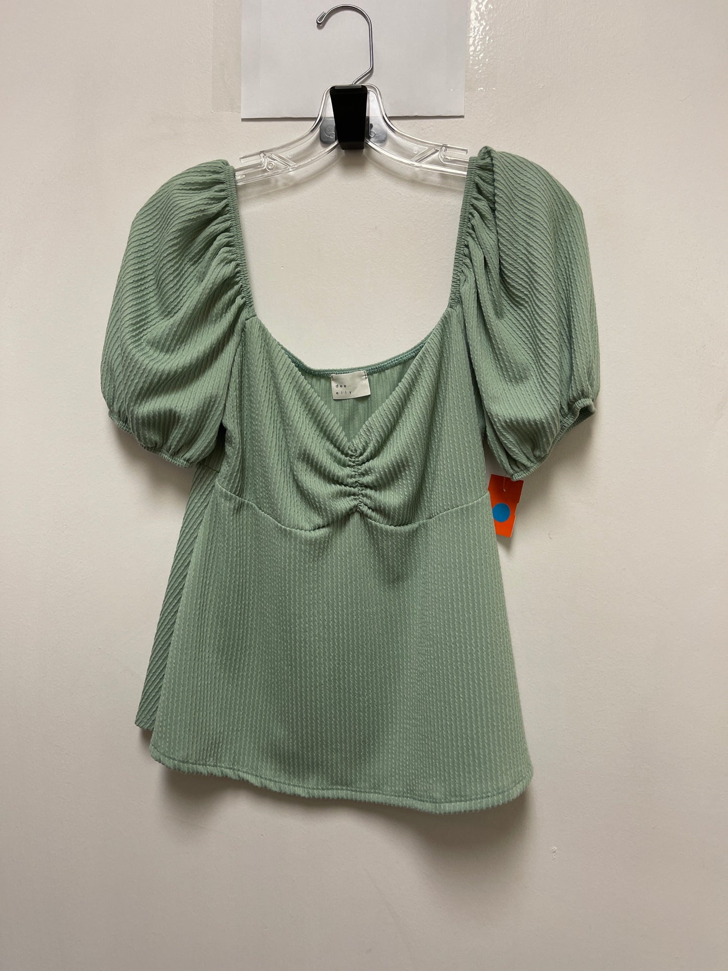 Top Short Sleeve By Clothes Mentor In Green, Size: M