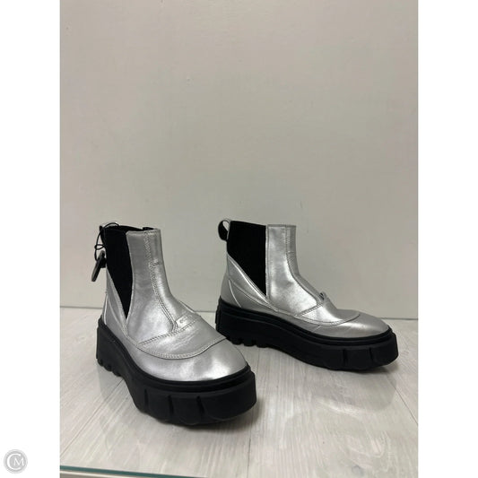 Boots Ankle Flats By Sorel In Silver, Size: 9