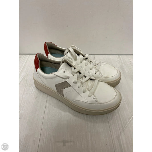 Shoes Sneakers By Dr Scholls In White, Size: 9