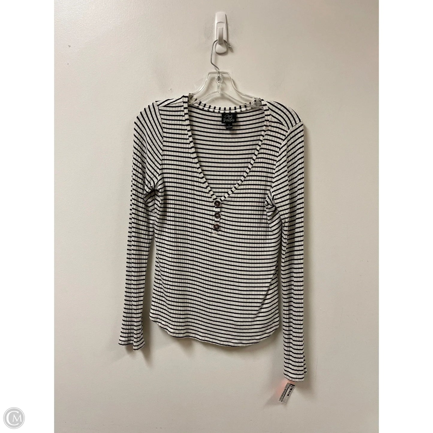 Top Long Sleeve By Oakley In White, Size: L