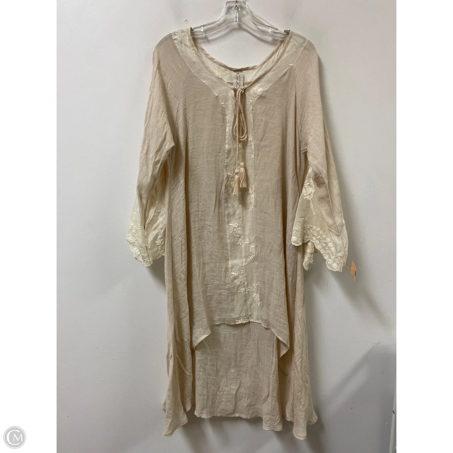 Tunic Long Sleeve By Clothes Mentor In Cream, Size: S
