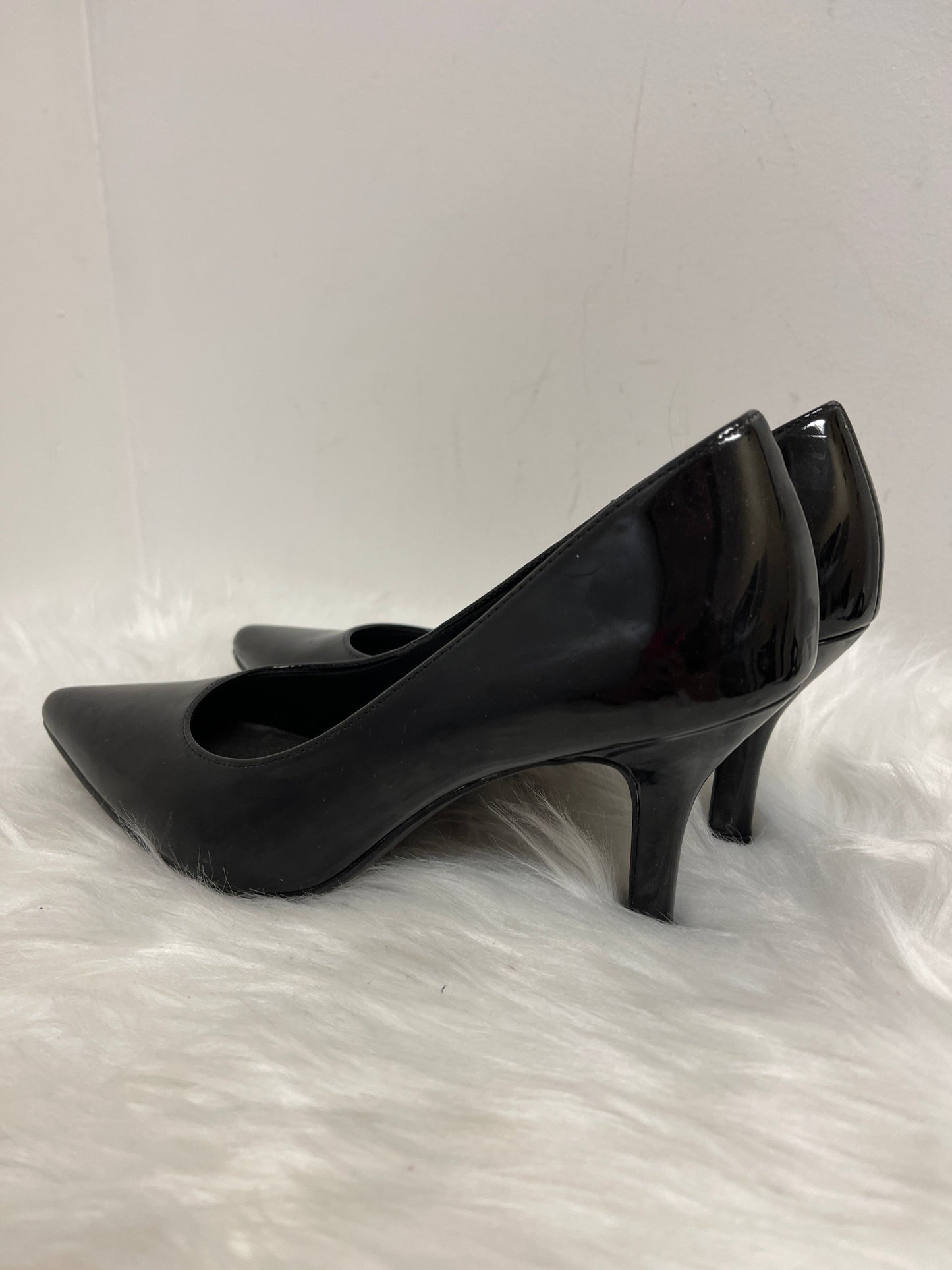 Black Shoes Flats Clothes Mentor, Size 5.5