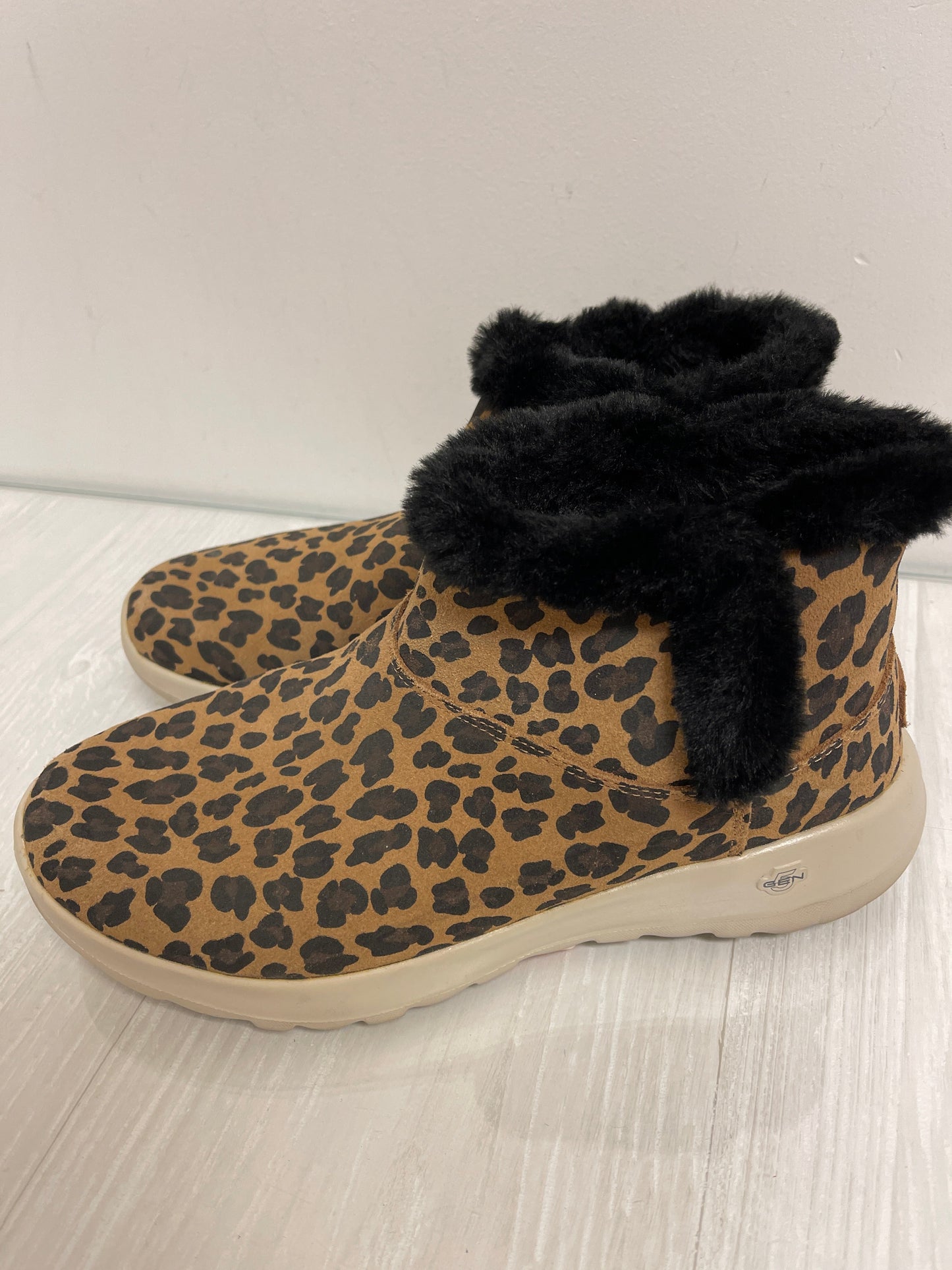 Boots Ankle Flats By Skechers In Animal Print, Size: 9.5