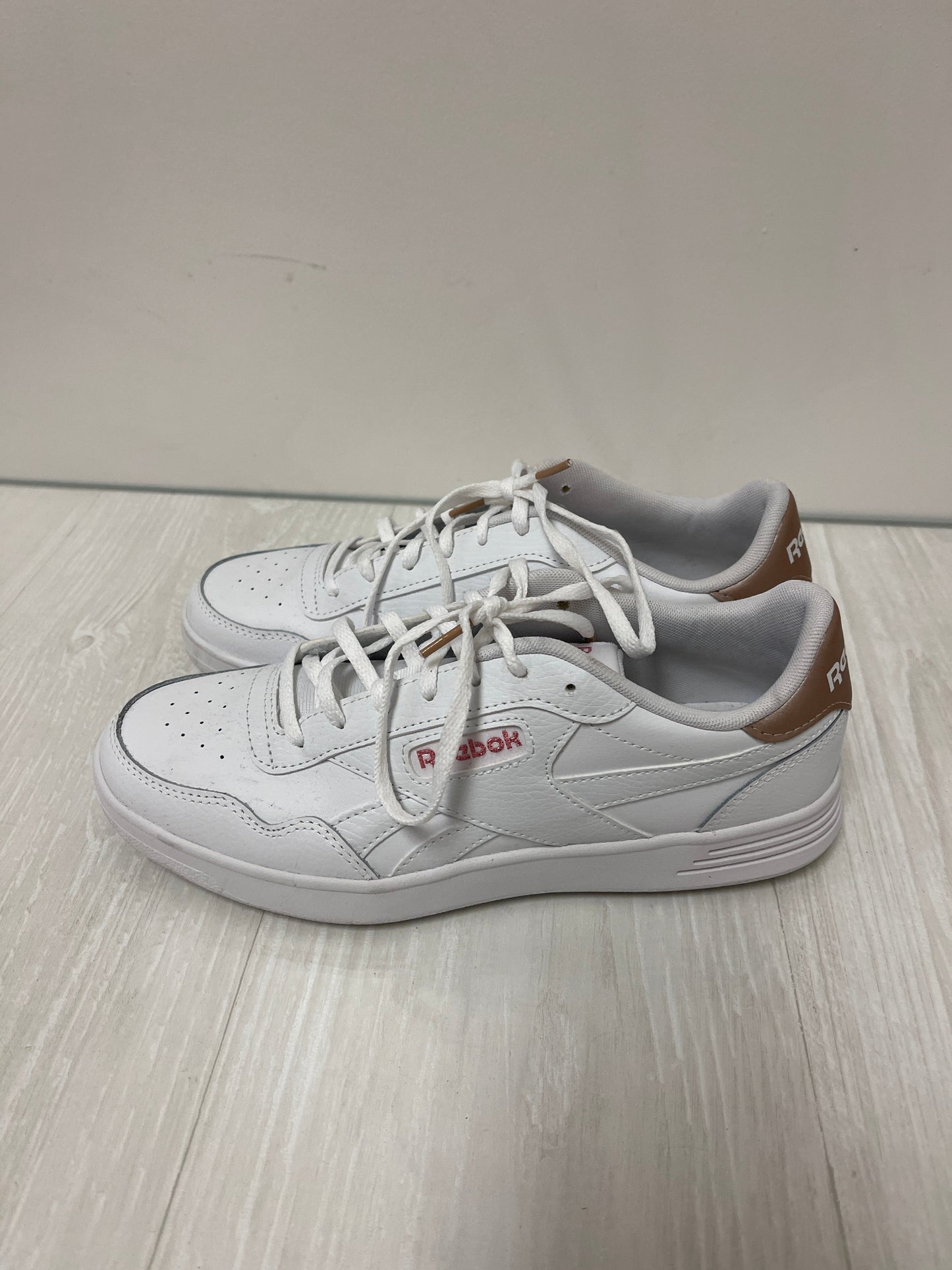 Shoes Athletic By Reebok In White, Size: 8