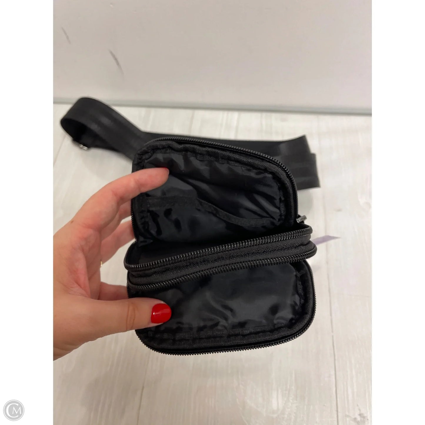 Crossbody By Think Royln, Size: Small