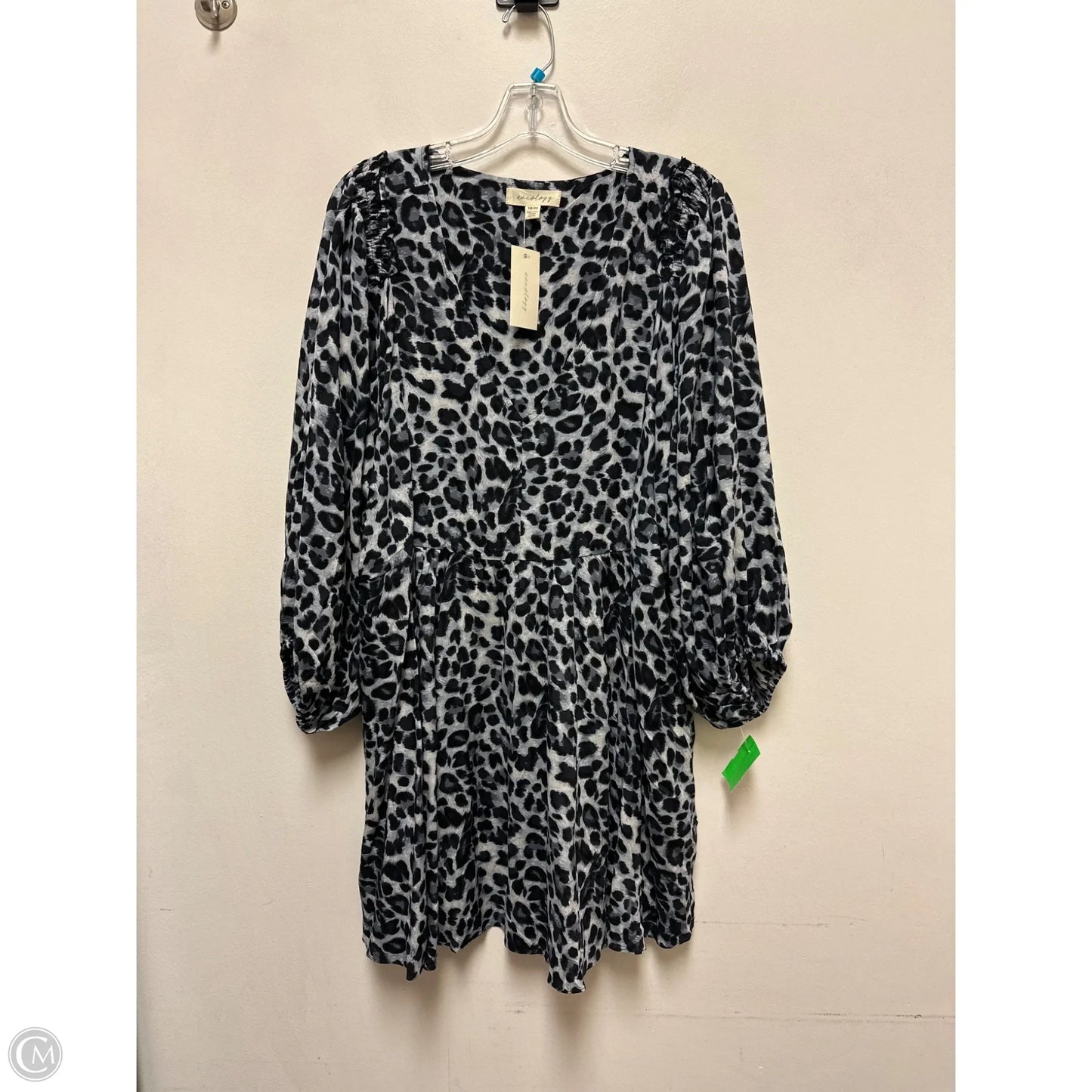 Dress Casual Short By Clothes Mentor In Grey, Size: 1x