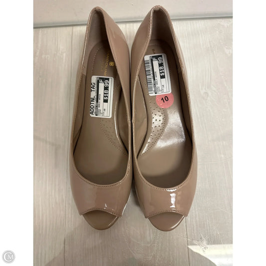 Shoes Heels Wedge By Bandolino In Cream, Size: 10