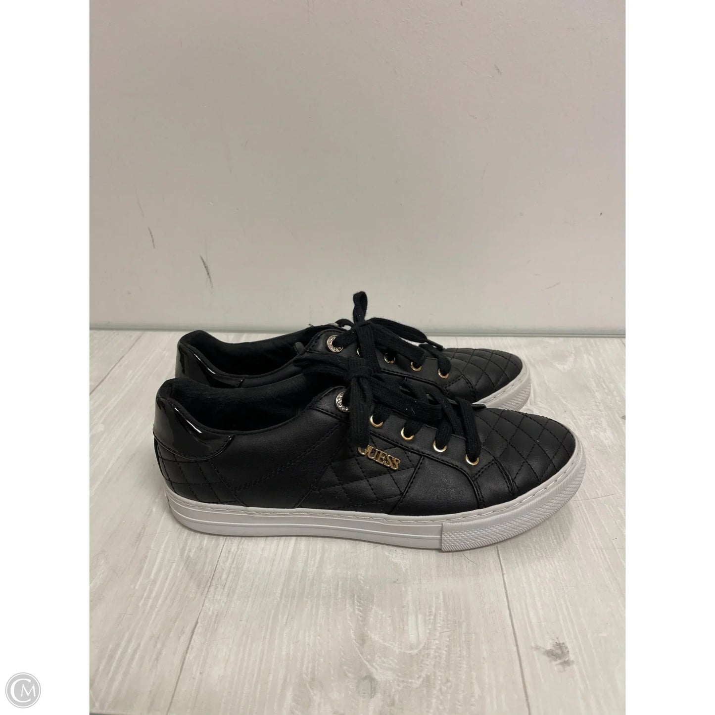 Shoes Sneakers By Guess In Black, Size: 10